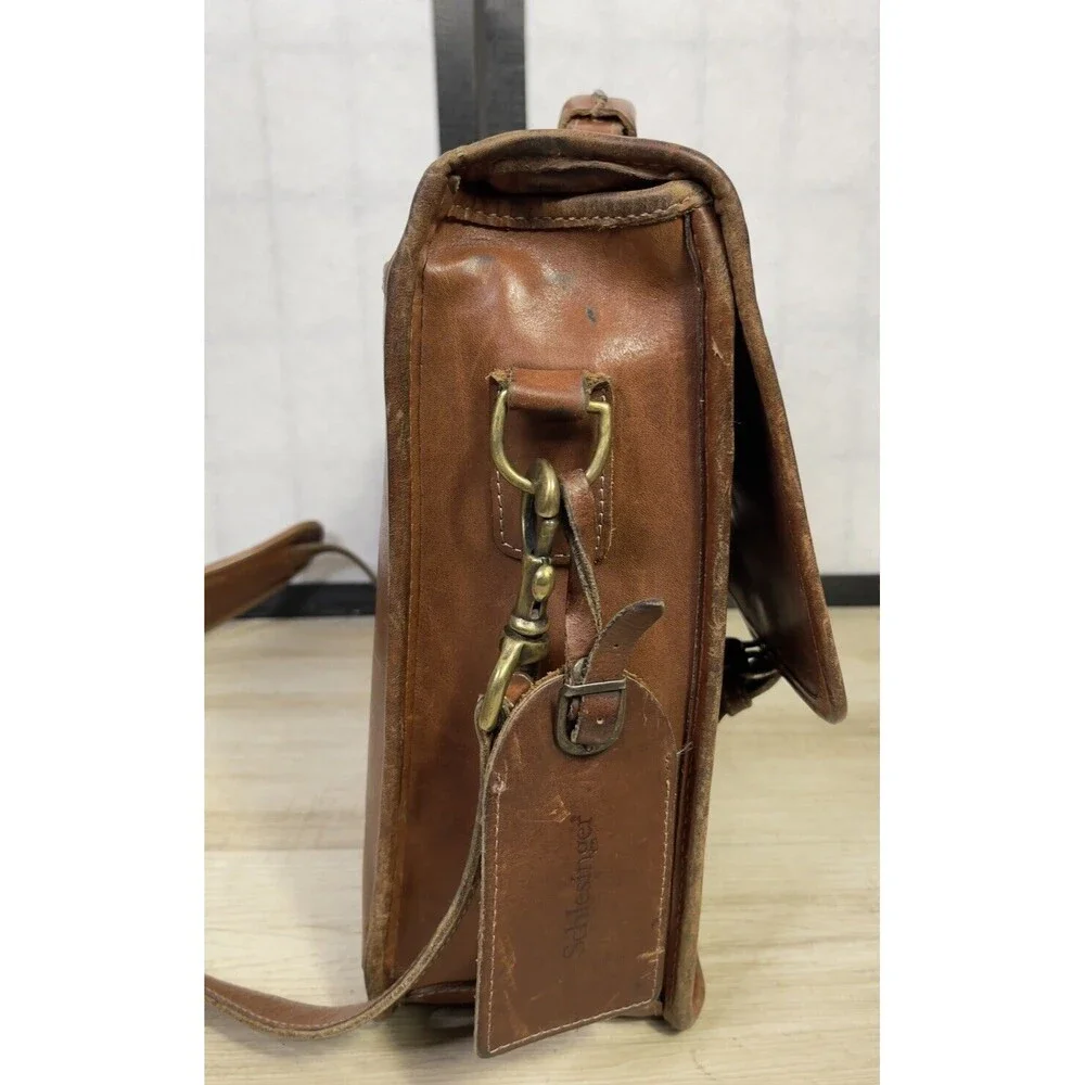 Vintage SCHLESINGER Messanger  Leather Bag. - Picture 8 of 14